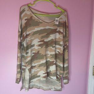 American Eagle pink camo top